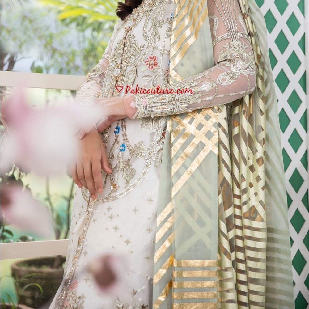 Suffuse brand new dress - Picture 3 of 11